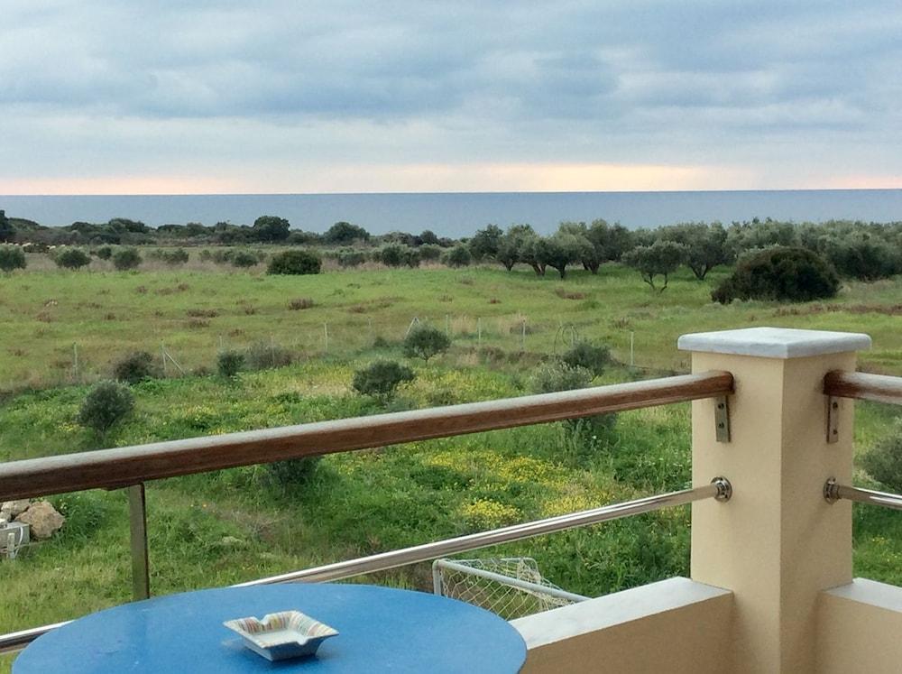 Alekos Beach Houses-Angelo