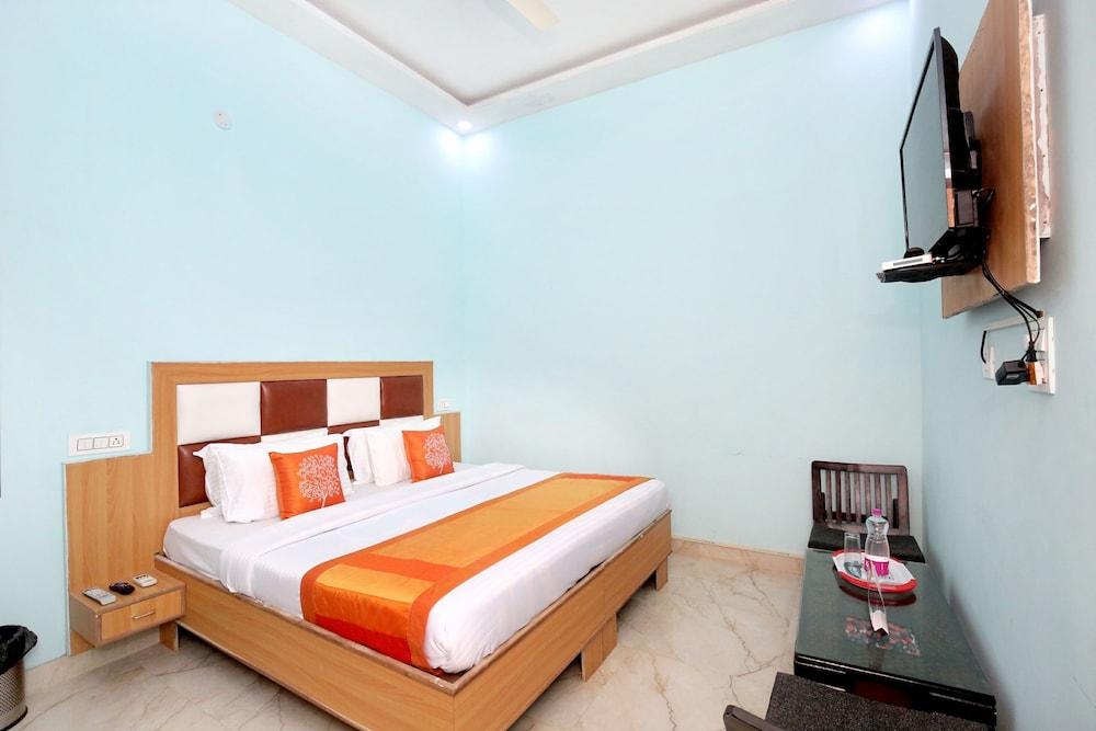 OYO 11497 Hotel Sharnam