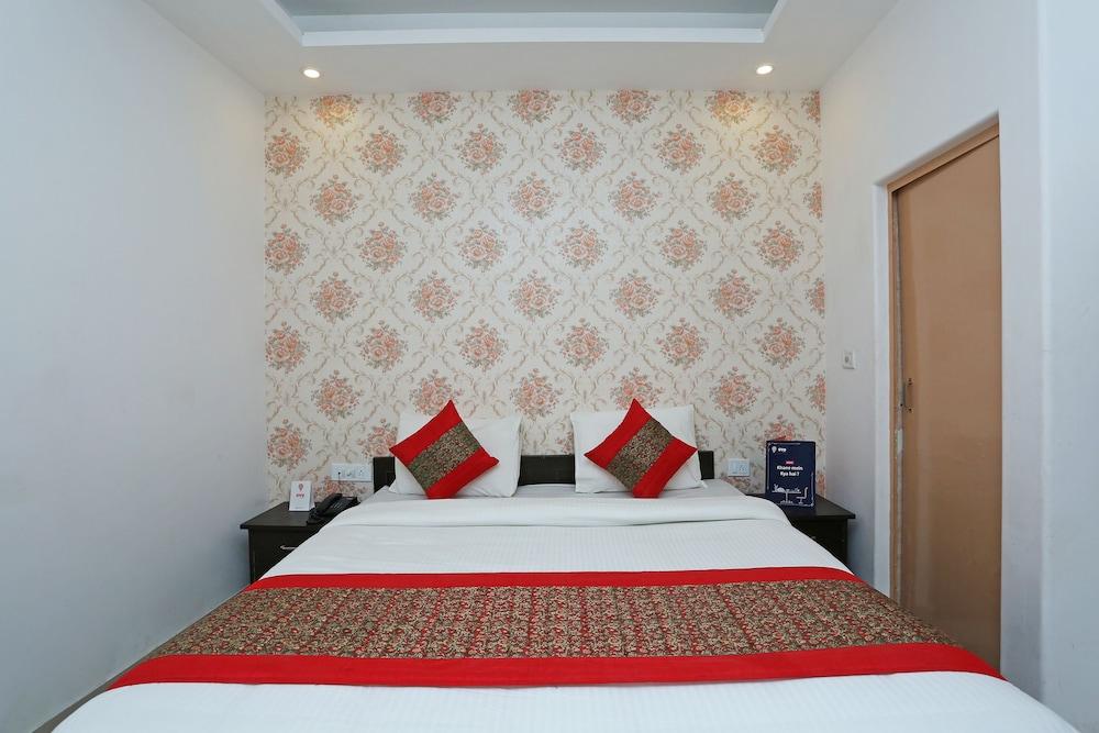 OYO 11384 Hotel Diamond Star