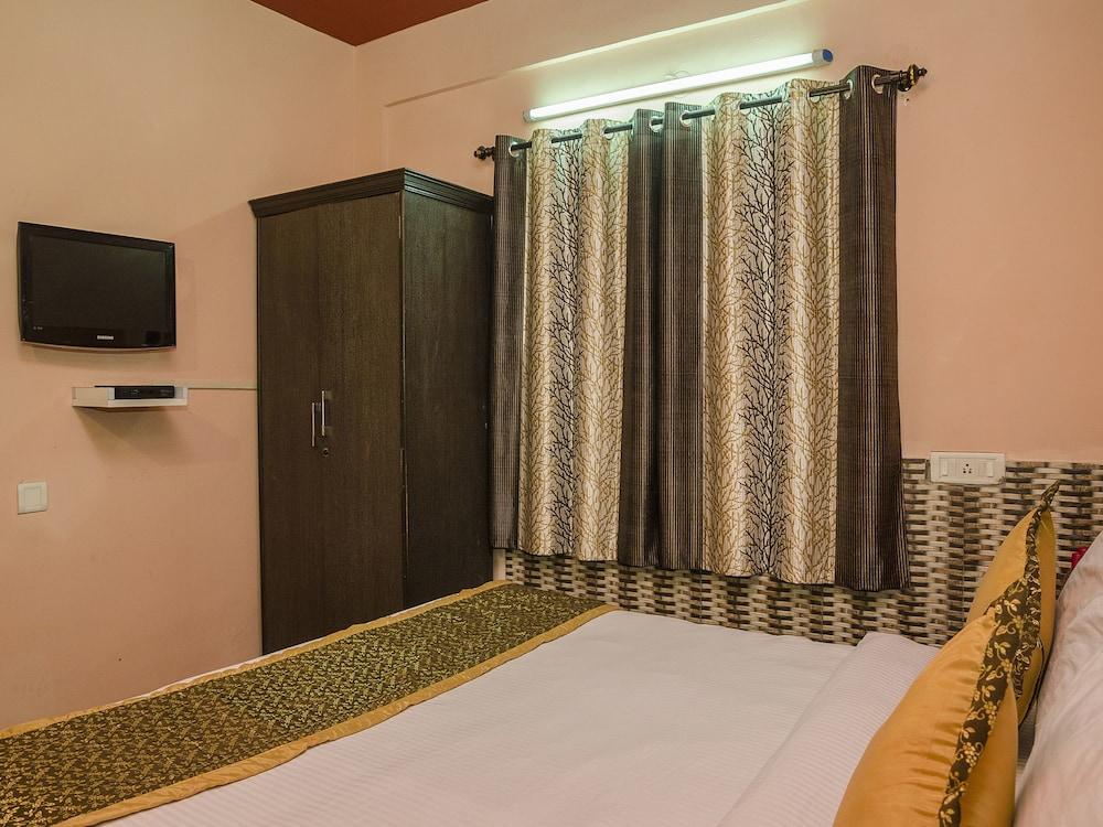 OYO 11360 Western Enclave