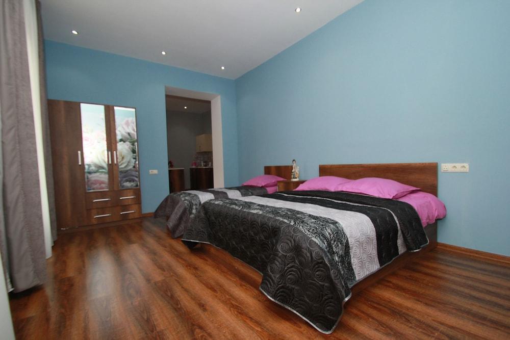 Rose Apartment in Tbilisi