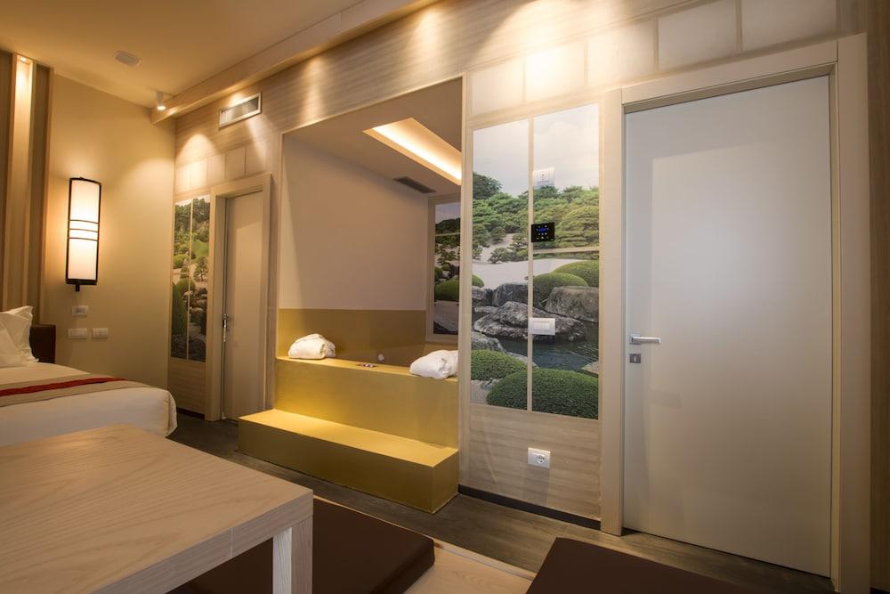 Emotional Grand Motel