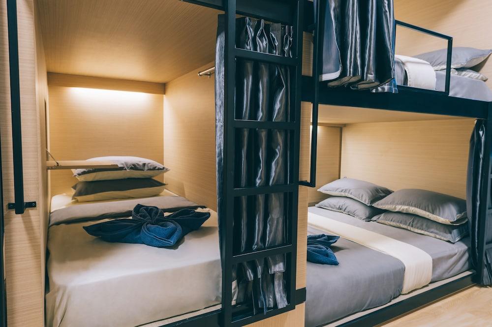 Wanderloft Capsule Hostel