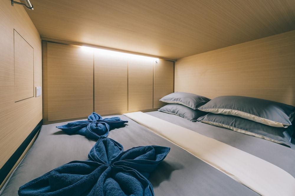 Wanderloft Capsule Hostel