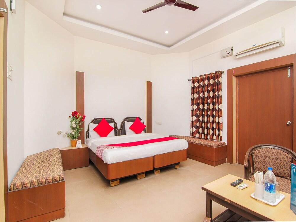 OYO 13097 Lukergunj Holidays