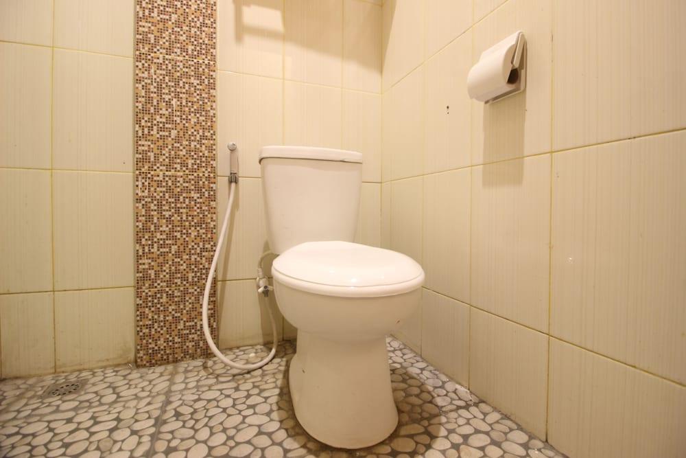 RedDoorz Plus @ Jalan Damai 2