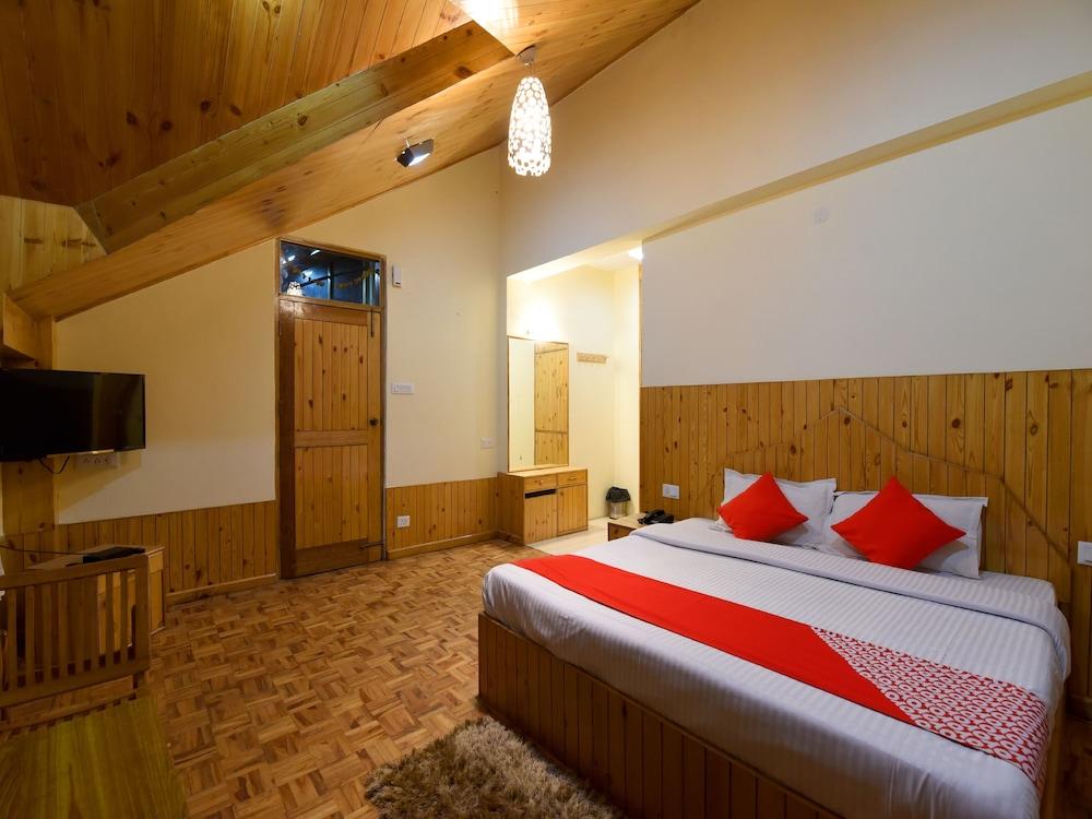 OYO 14150 Celebriti Suites