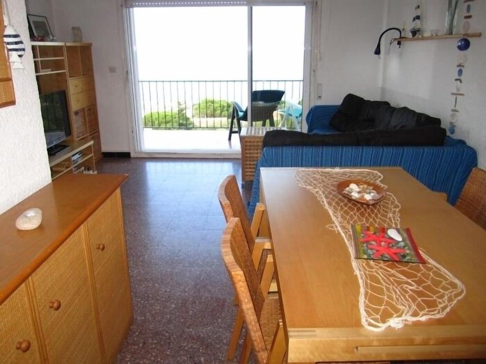 Apartment With sea Views in Llan?? - 1052