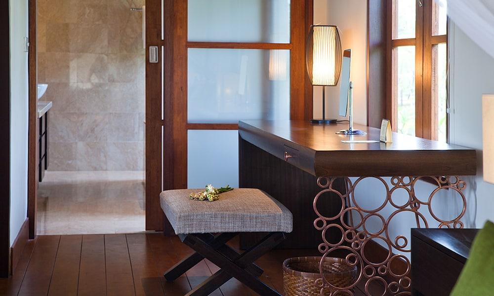 Cliffront Tropical Villa Cantik