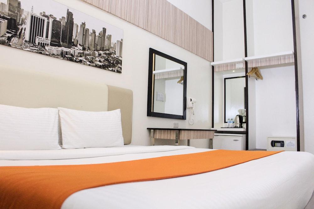 Majestic Hotel (formerly Octagon Mansion Hotel)