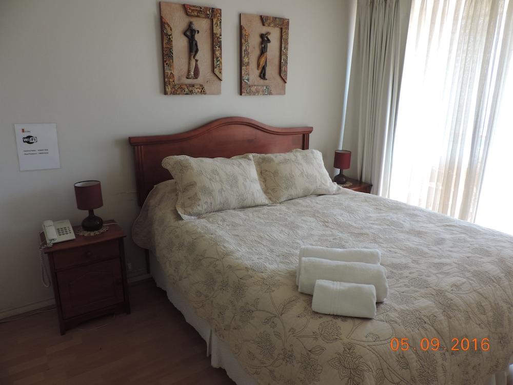 At Home Roger de Flor