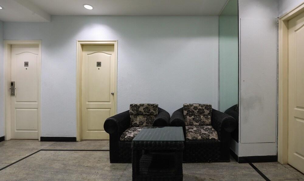 Treebo Trend White MG