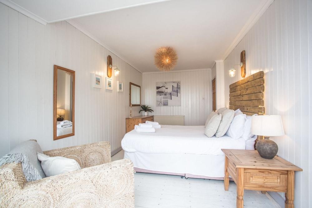 Lusty Glaze Beach Accommodation