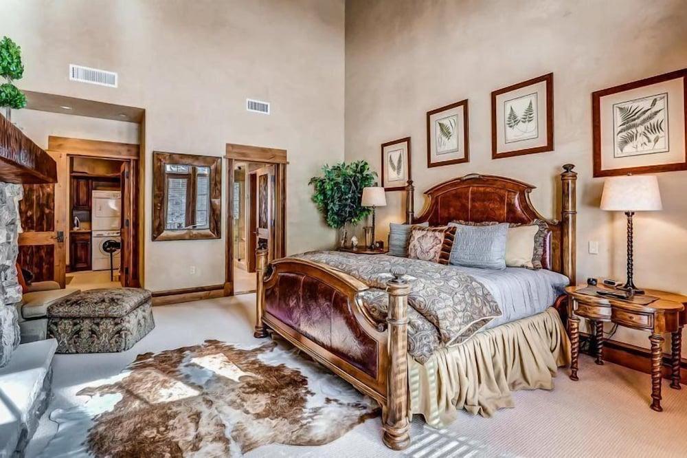 Beaver Creek Villagewalk 102