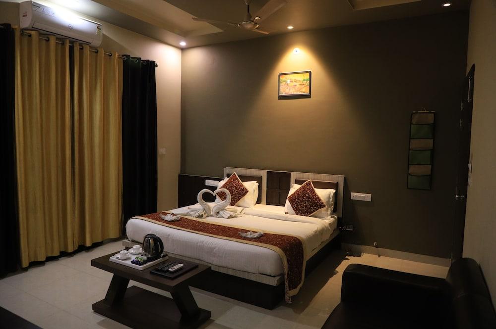 Hotel Pushkar Legacy