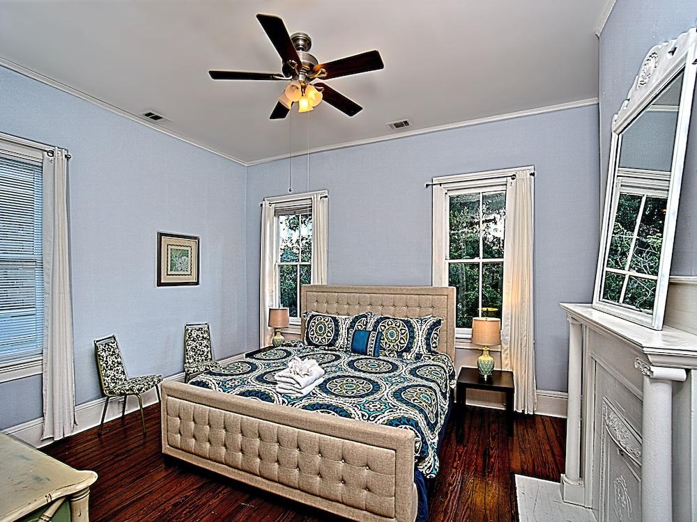 Downtown Savannah Oasis 4 BR 3 BA