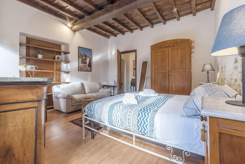 Montecitorio & Pantheon Stylish Flat