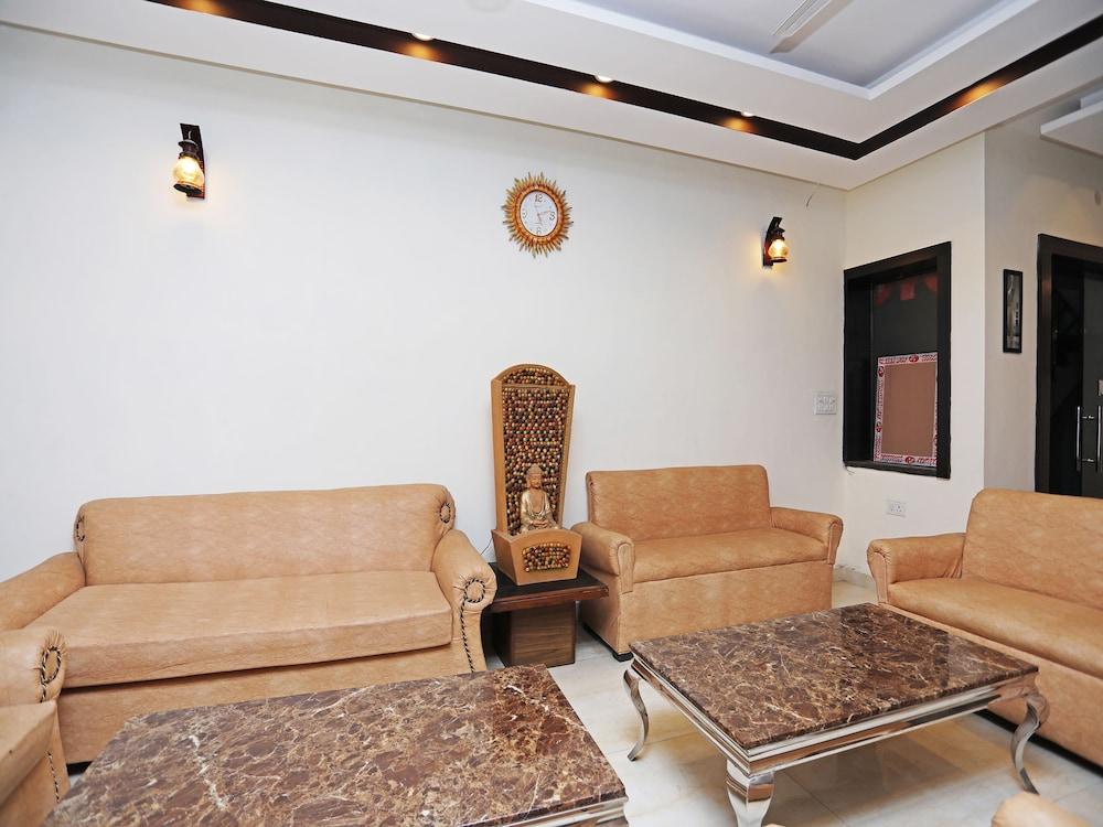 OYO 28017 Hotel Olive