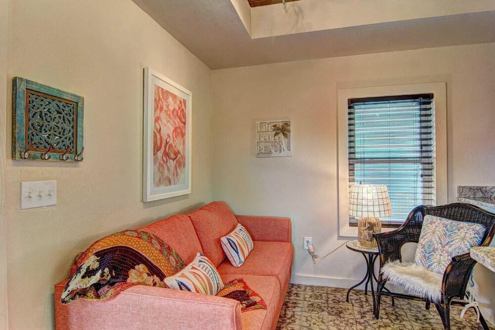 Lorna Beach - 1 Br Home