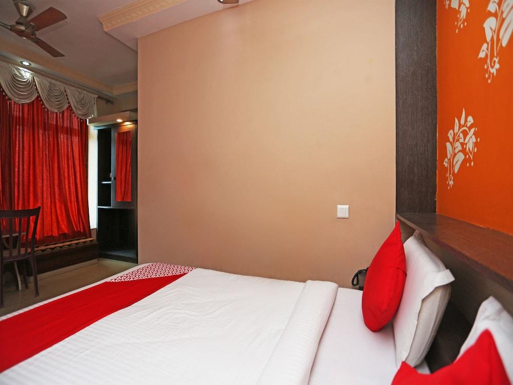OYO 28314 Hotel Larica