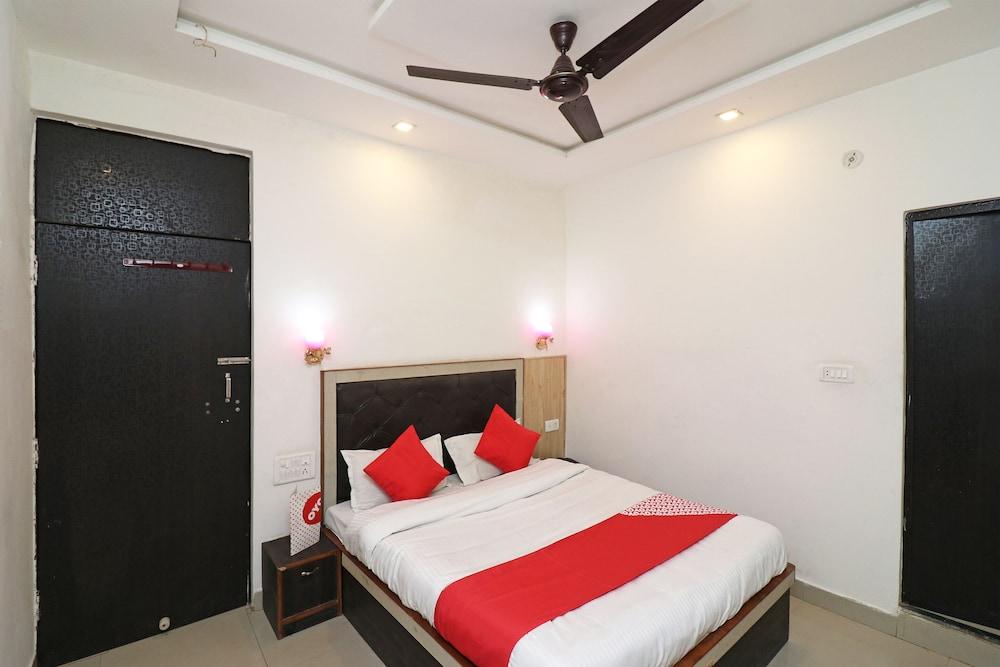 OYO Flagship 24679 Hotel Green House