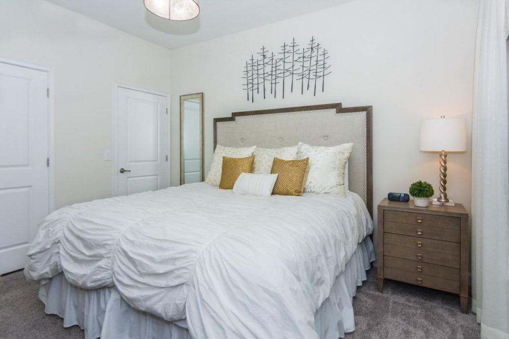 Amazing Townhome with private pool SL3054