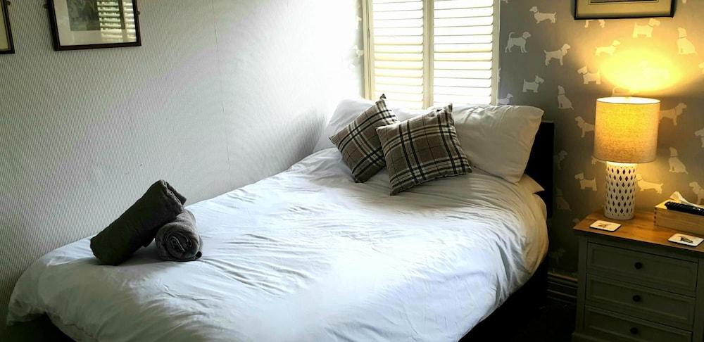 Queen Catherine Hotel