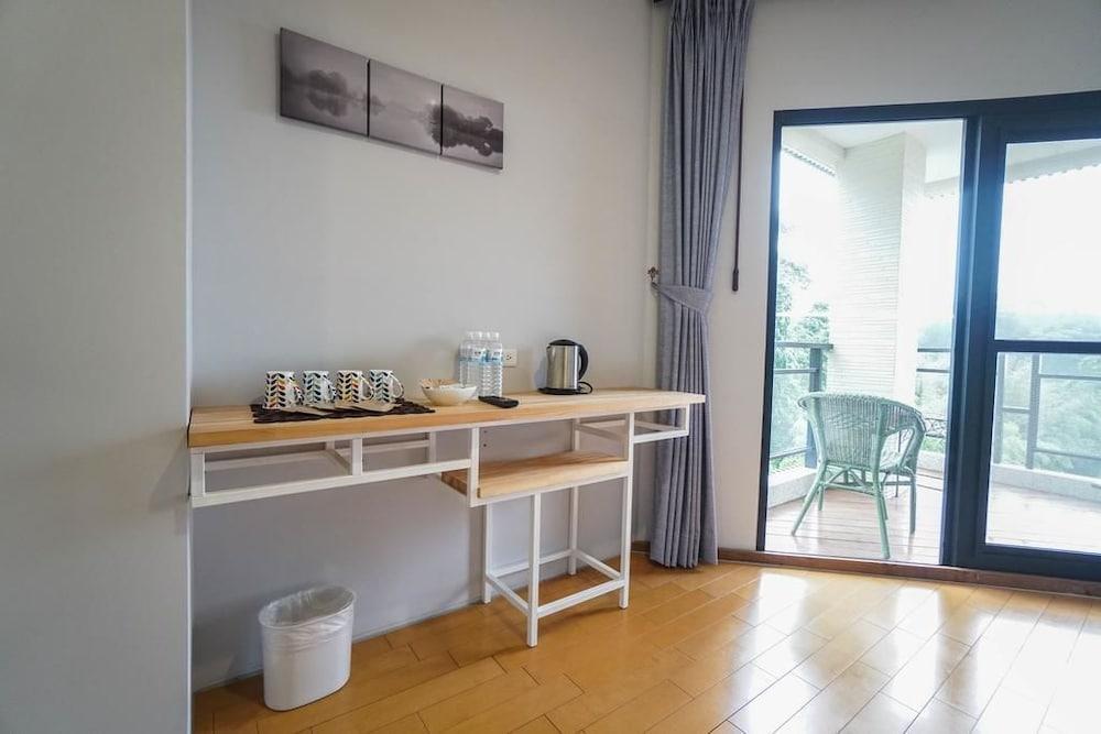 Xi Tou in Sunny Day Inn