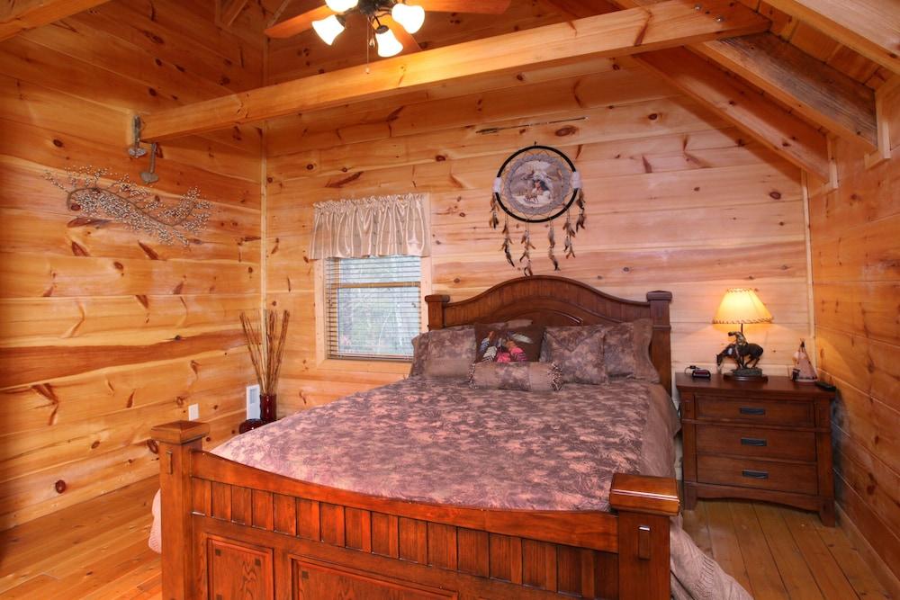 Off The Clock - Four Bedroom Cabin