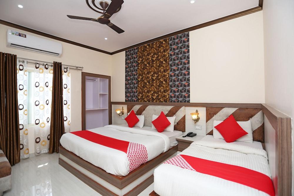 OYO 33349 Budha Palace