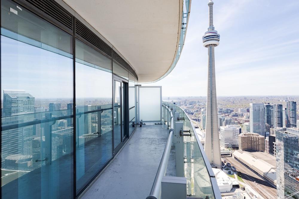 TopLine Suites - Ice Condos