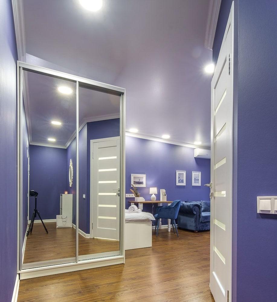 Flatsis Apartment August 23