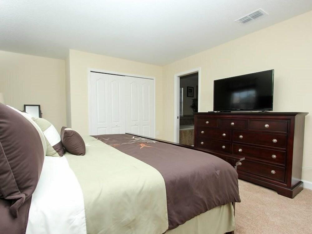 6BR 6BA Pool Home In ChampionsGate