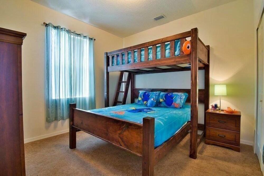 4BR 3BA Home In Calabay Parc