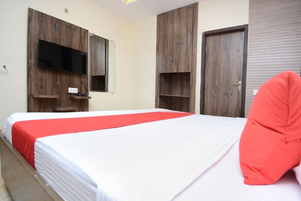 OYO 28335 Hotel Classic