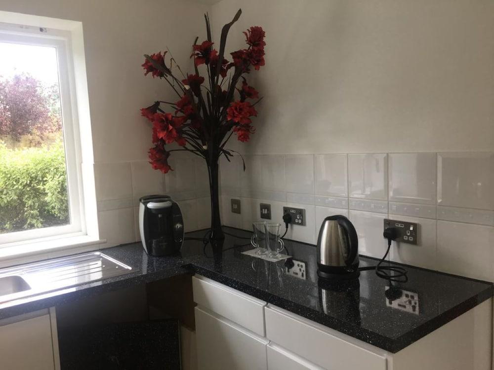 2 Bed Flat, Dedicated Workspace, Parking, 4KTV