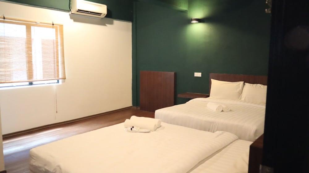 Room V at Kluang Parade