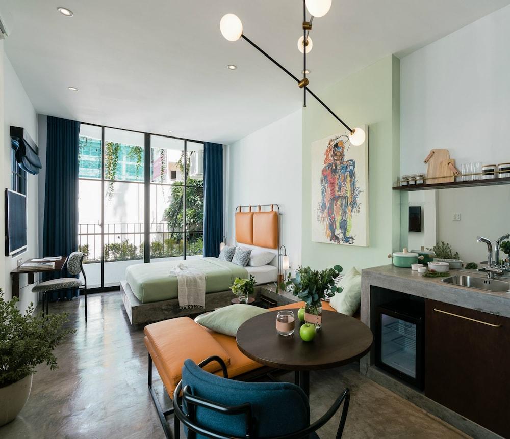 Bare Gallery Boutique Stays