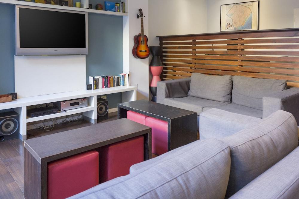 Circus Hotel & Hostel