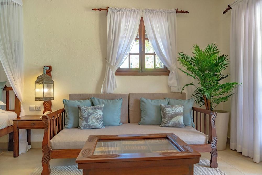 Breezes Beach Club & Spa – Half Board