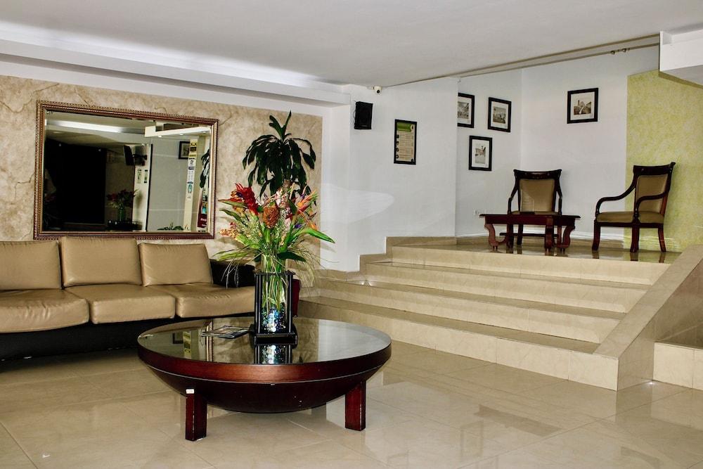 Hotel Plaza Versalles