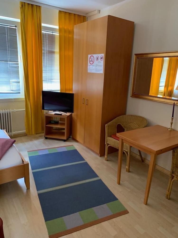 Düsseldorf Center Apartments