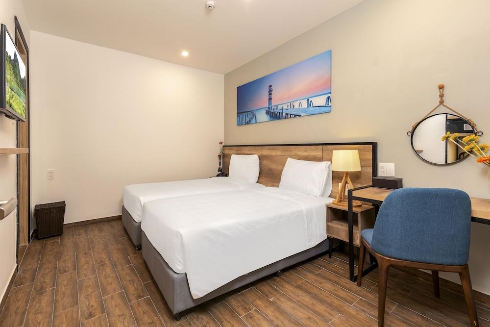 Titan Hotel (Formerly known as Golden Lotus Central)