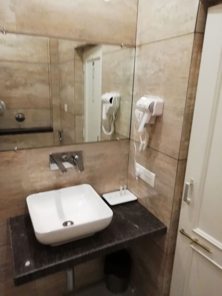 Hotel Ashish International