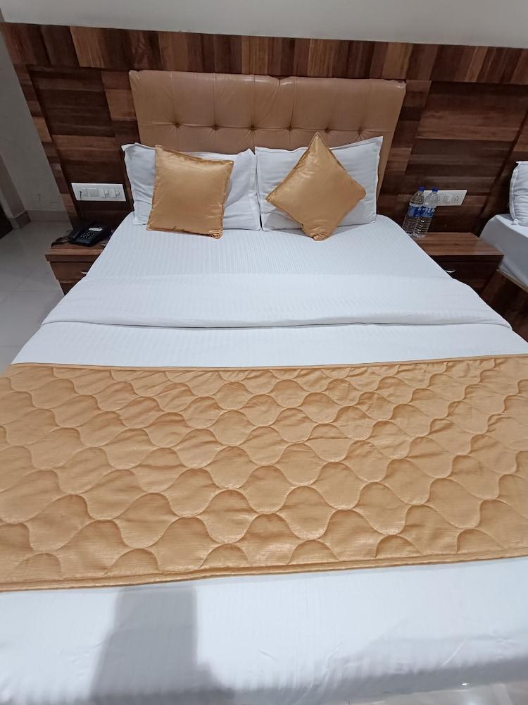 Hotel Rishi International