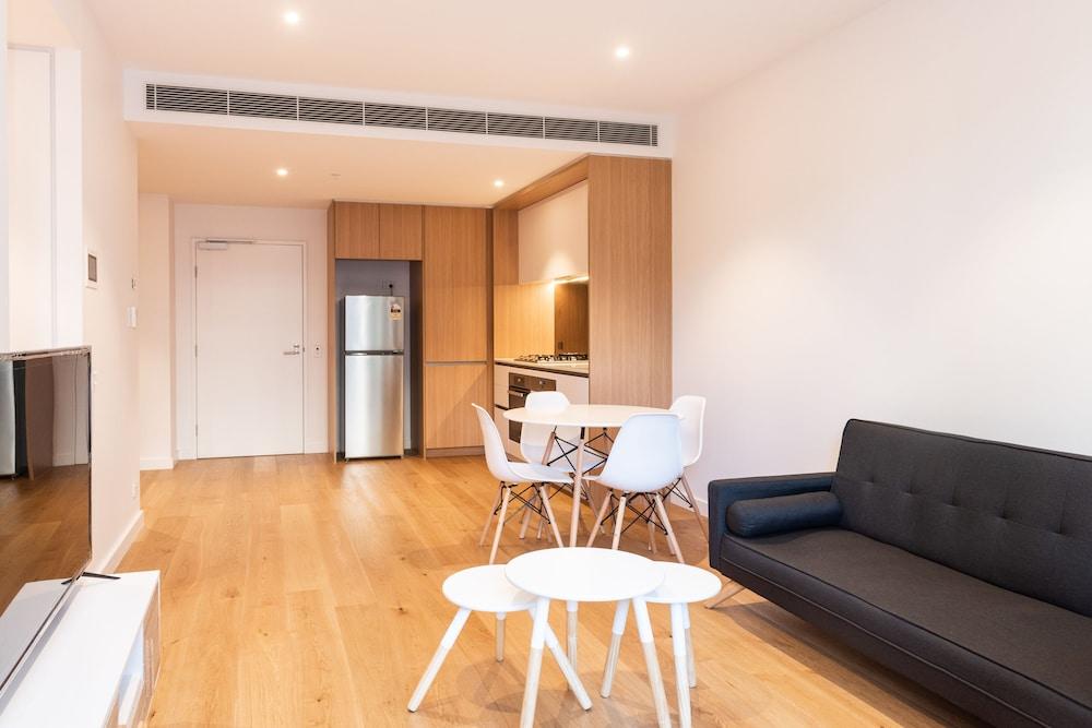 Modern Apartment in Darling Harbour