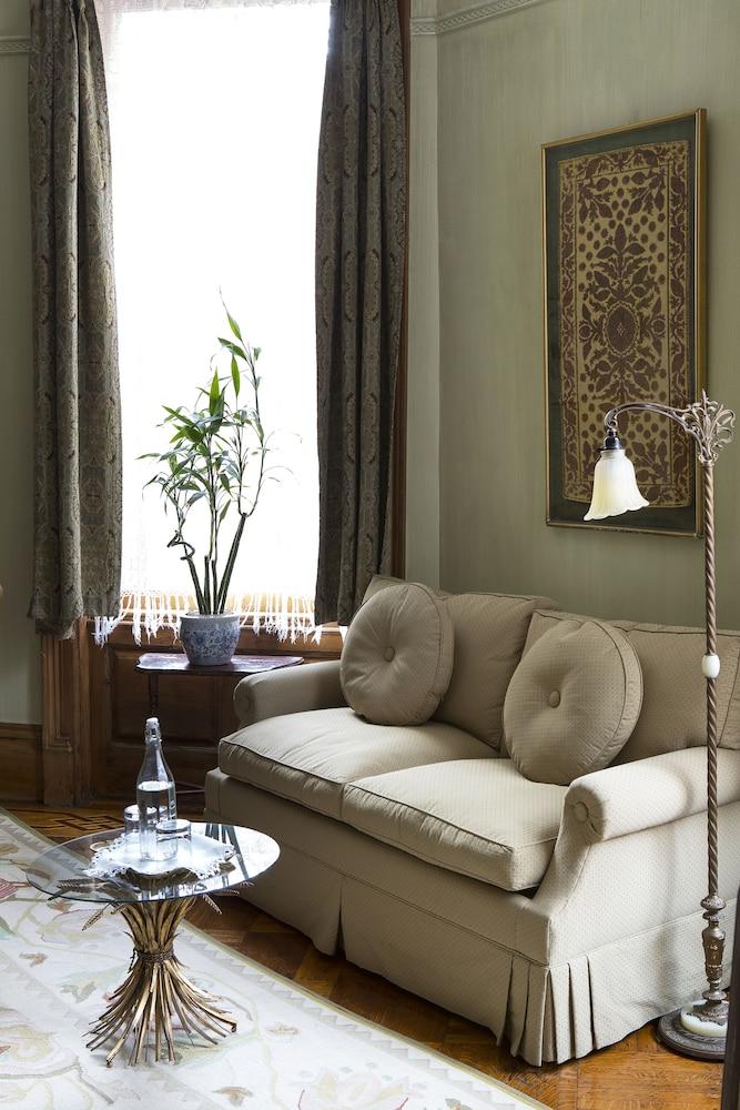 Suites in a Manhattan Mansion