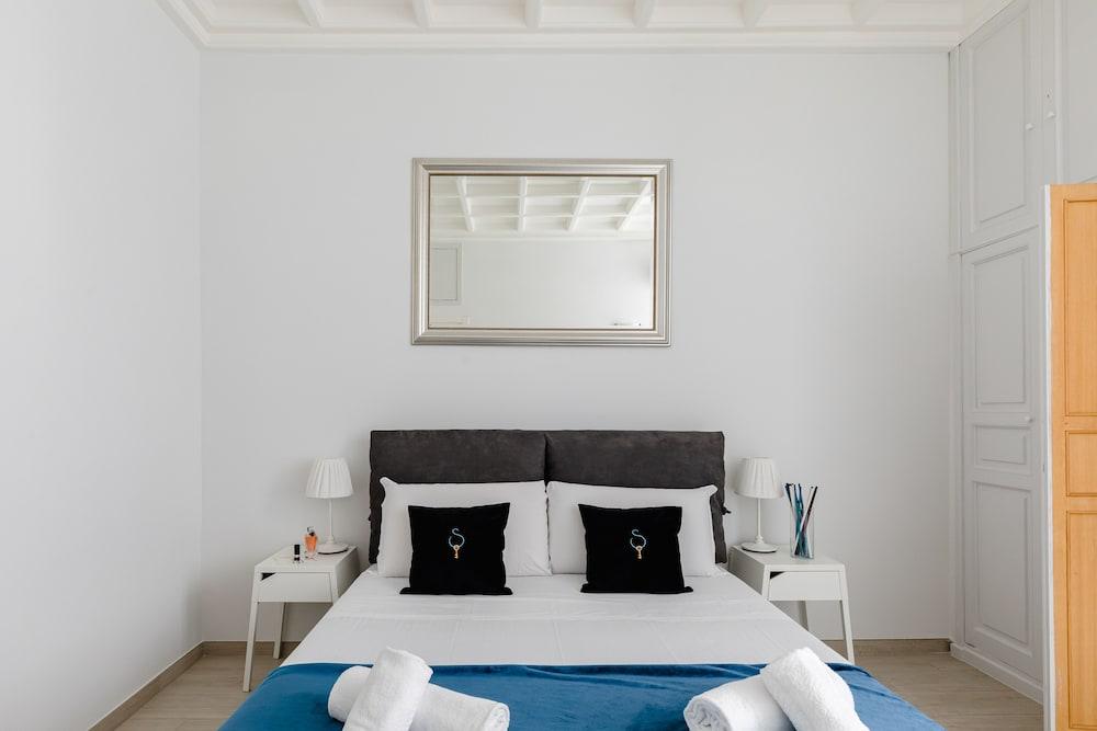 A World Aparts - 61 Margutta