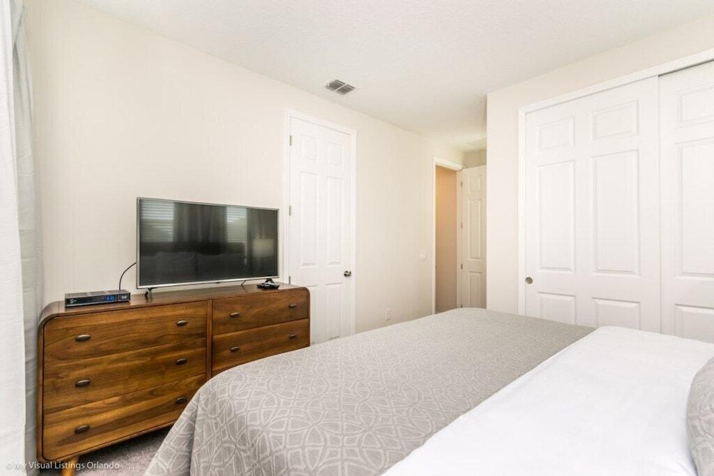 Solara Resort 9 Bedroom Villa by RedAwning