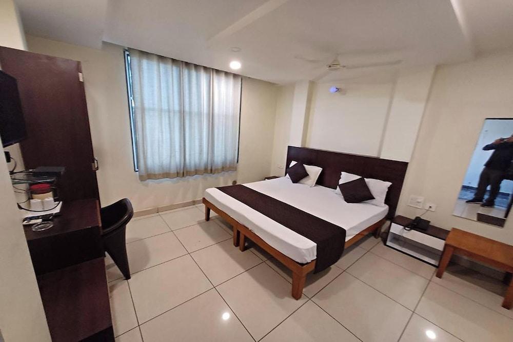 Hotel Rashika Palace